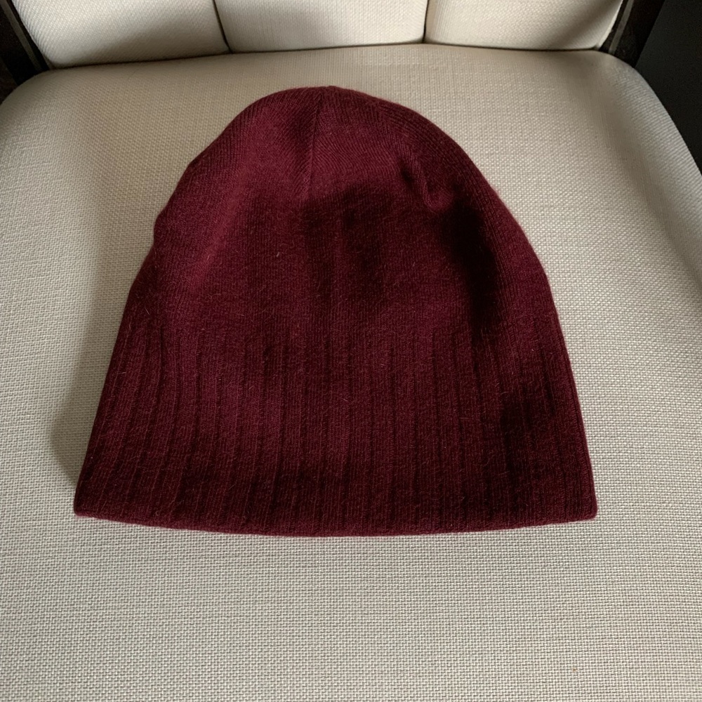 Women winter hat, like new
